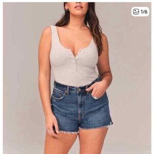 Abercrombie & Fitch The Mom Short Mid-Rise